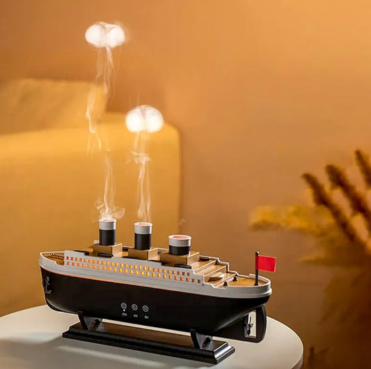Essential oil diffuser releasing cool mist